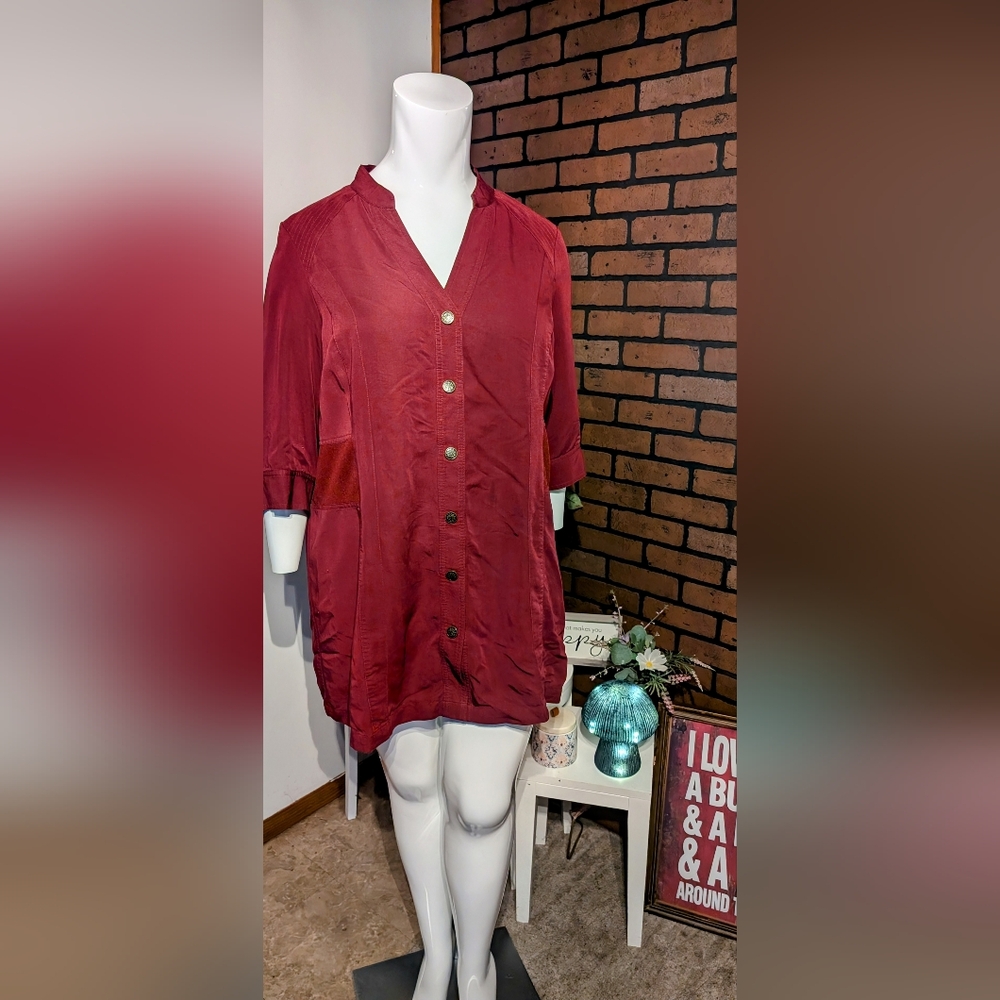 C.J Banks Maroon button down tunic